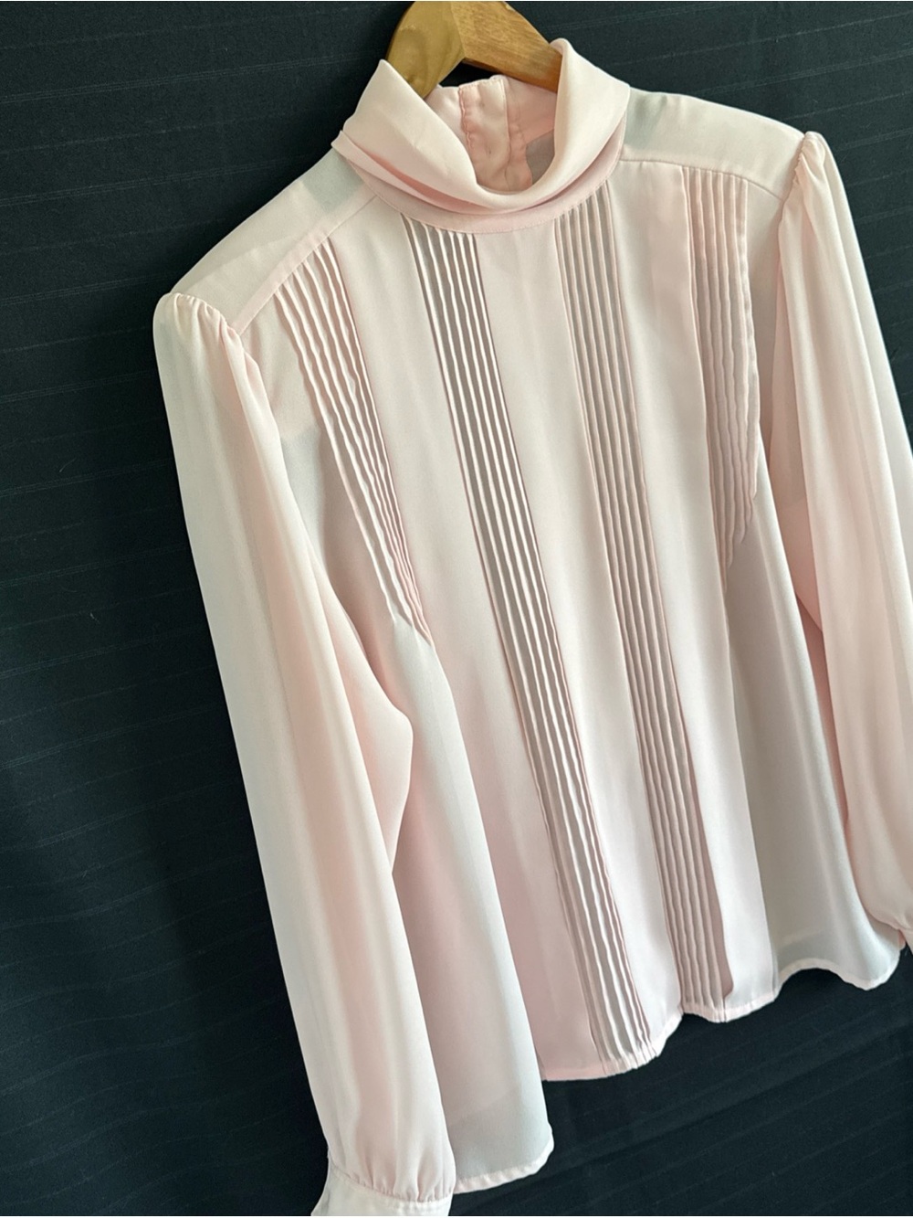 Vintage Laura & Jayne Collection Pink Blouse 10 Pleated Tuxedo Turtleneck Sheer - Picture 3 of 11